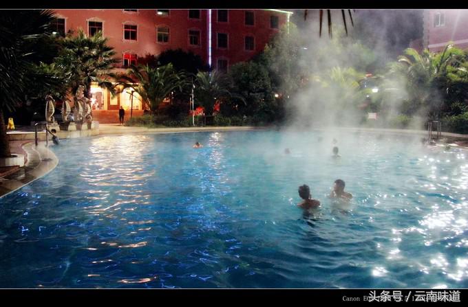 夜色下的罗茨温泉，看着养眼，泡着安逸