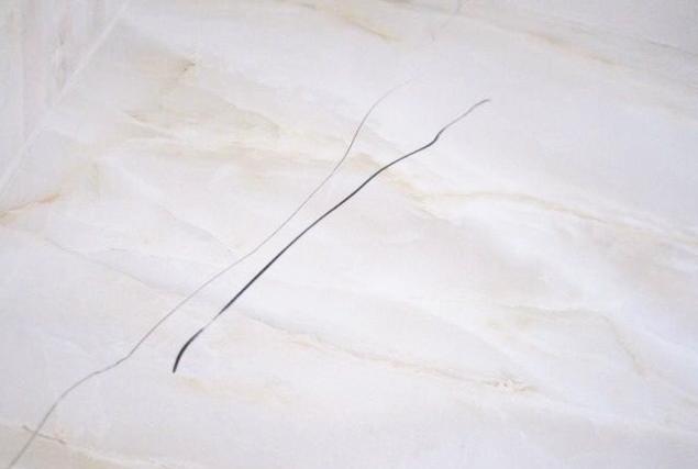 卫生间墙面瓷砖掉瓷如何补救,卫生间瓷砖破损渗水