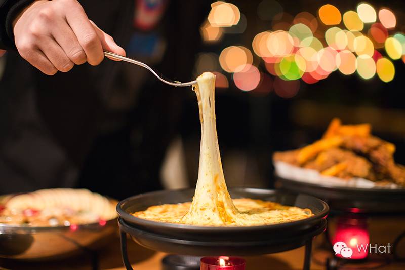 这家漫咖啡旗下的韩餐酒吧终于开到武汉，能俯瞰武汉天地凌晨夜景