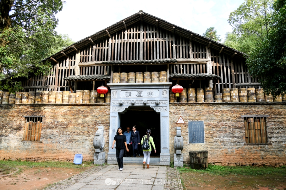 景德镇手艺人是如何传承的,景德镇陶瓷文化的传承和发展