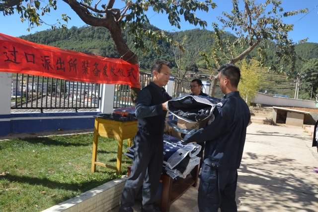 「平安二号·百日攻坚」装备发放促规范从优待警暖人心