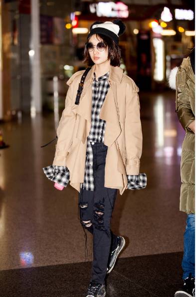 冬天女明星穿那么少怎么不感冒,天气冷怎么穿才暖和呢女生