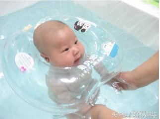 新生儿洗澡耳朵里进水了怎么办,洗澡耳朵进水耳朵发闷怎么处理
