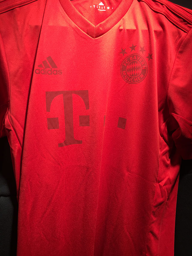 阿迪达斯皇马复古球衣,阿迪达斯全白皇马球衣