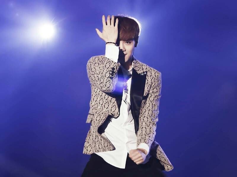 鹿晗60张照片,鹿晗跳舞时的图片