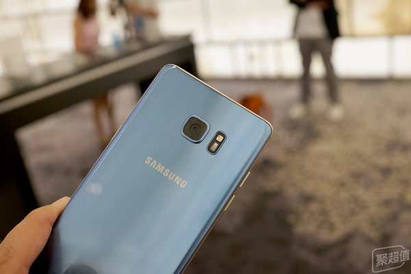 什么手机的摄像头拍照最好,买手机怎么知道拍照好看