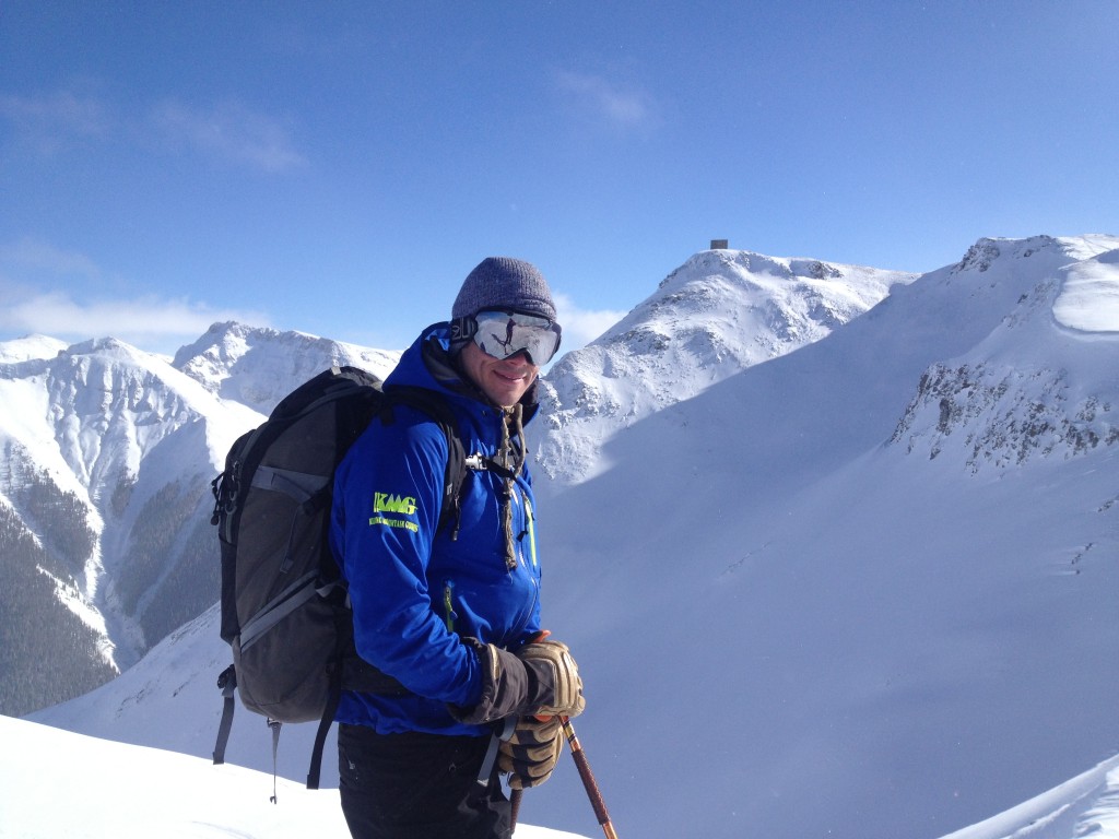 滑雪服品牌推荐单板,ak滑雪服什么品牌