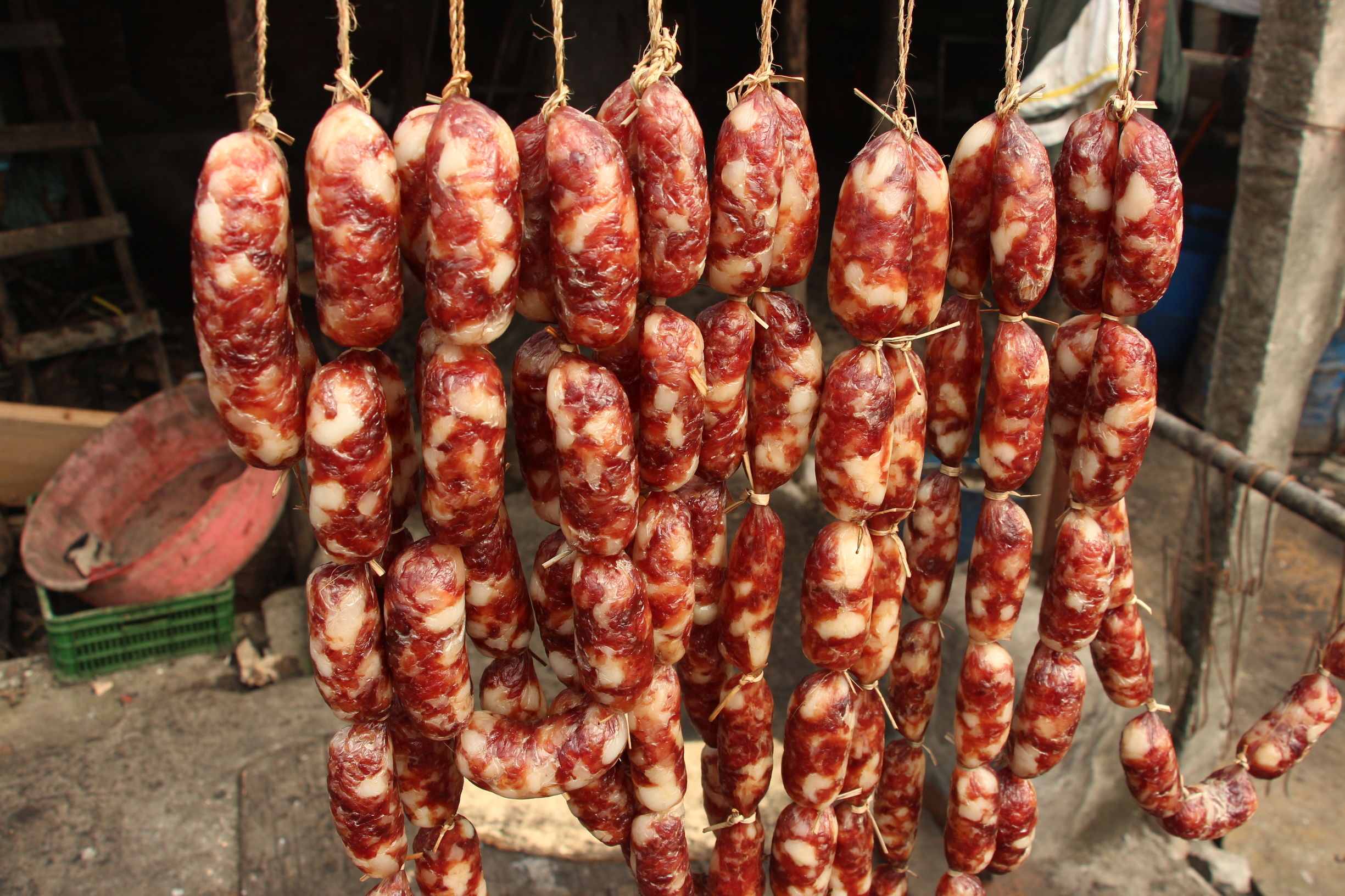 做风干腊肠遇上天气回潮怎么办,天天下雨做的腊肠怎么办