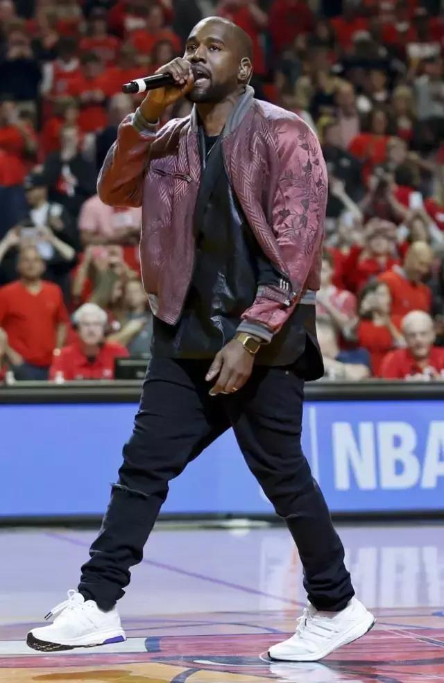 本周球星上脚球鞋,明星今天穿的鞋子