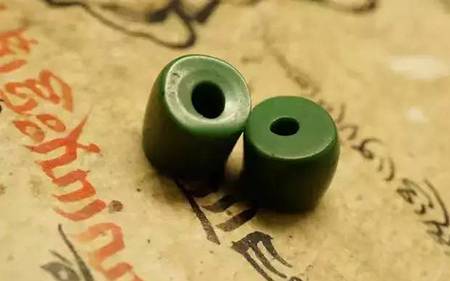 世人都爱老珠子！科普从孔道来辨别老珠子真伪的方法