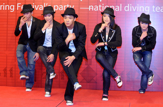 机械舞肌肉震动教学,机械舞带动全身肌肉