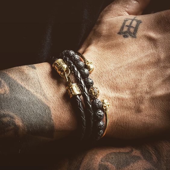 老外都戴什么样的手串啊 (国外潮牌手串大全)