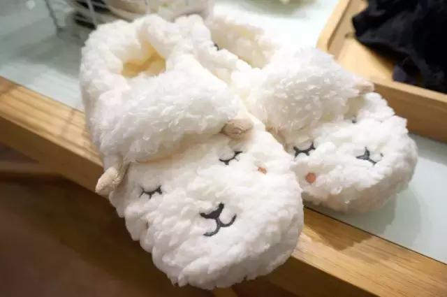 它帮你集齐快消品牌，一伙打折让你365天穿衣不重样