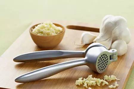 一粒蒜治咳嗽,感冒咳嗽只需一粒蒜寻医问药