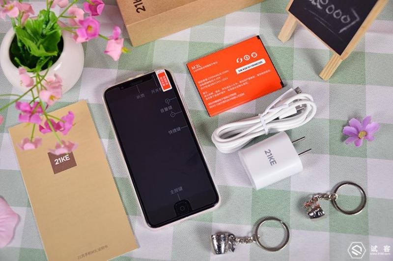 谁说“老人机”不时尚,21克手机给父母最温馨的时尚体验