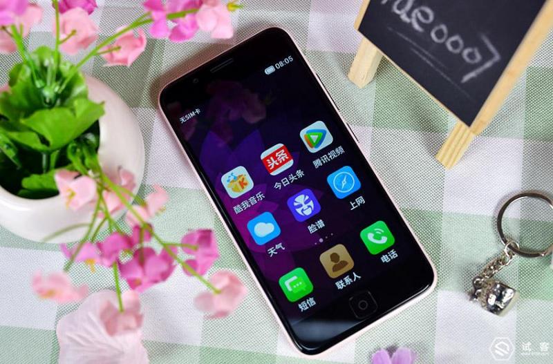 谁说“老人机”不时尚,21克手机给父母最温馨的时尚体验