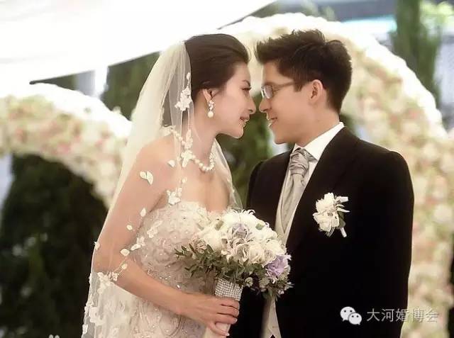 婚前怀孕怎么安慰她,婚前怀孕应该怎么筹划婚礼