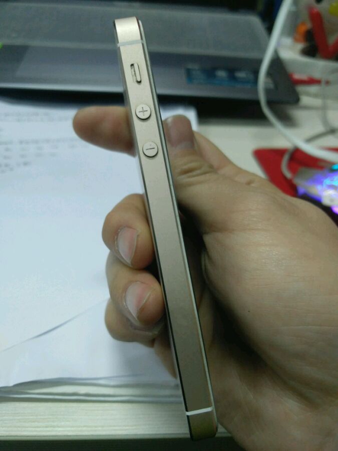 300元收的苹果5s,300收个二手手机