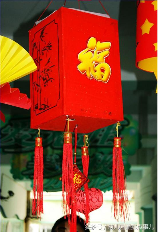 幼儿园新年灯笼吊饰手工,如何做幼儿园手工的新年灯笼