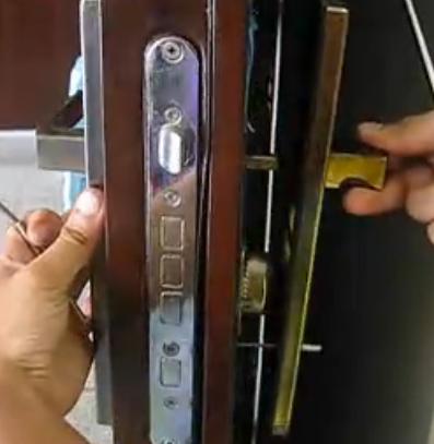 老式防盗门锁芯更换视频教程,更换老式王力防盗门锁芯的方法