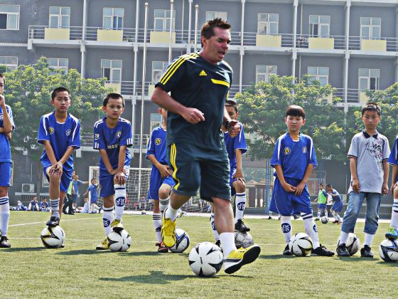 汤姆拜尔足球战术,汤姆拜尔足球凌空球