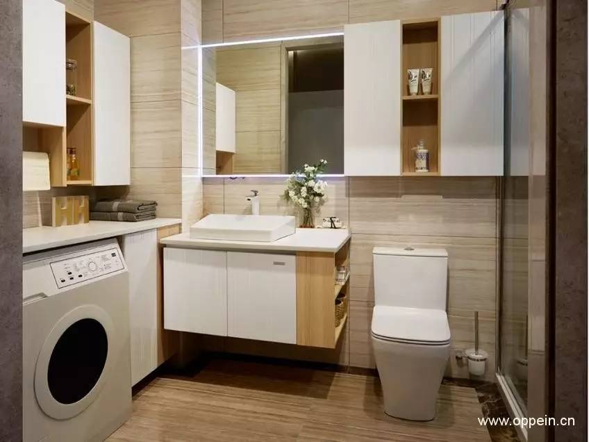 浴室用什么卫浴柜好,浴室杂乱无章