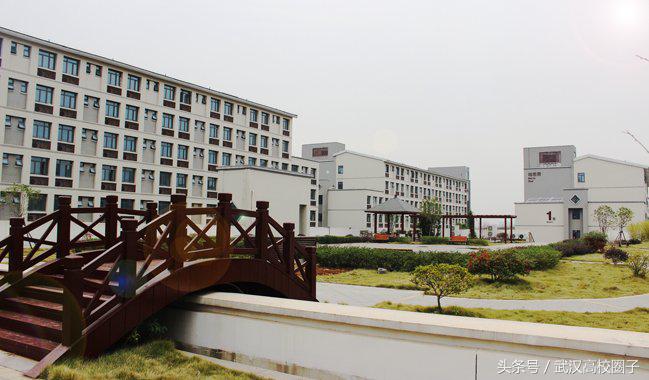 姝︽眽澶у涔﹂瀛﹂櫌,姝︽眽瀛﹂櫌灏辫浣撻獙