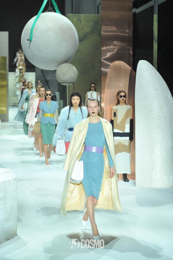 唐嫣江疏影同款,唐嫣江疏影穿搭图片