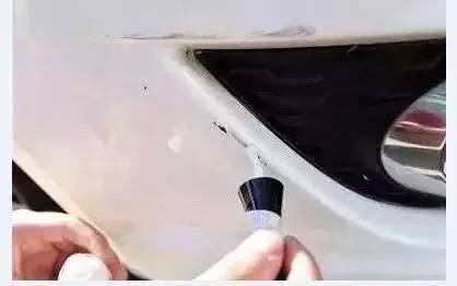 车轻微刮痕去除妙招,原来汽车掉了漆可以这样修补