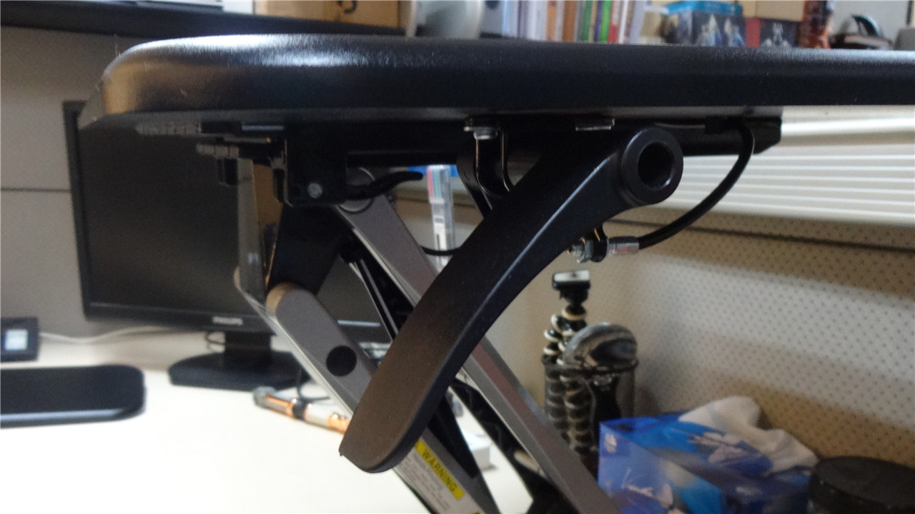 杂乱办公桌秒变干净办公桌,办公桌智能改造