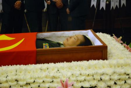 致敬！“五连冠”功臣因病早逝，骨灰竟有五枚钢钉，原因令人落泪