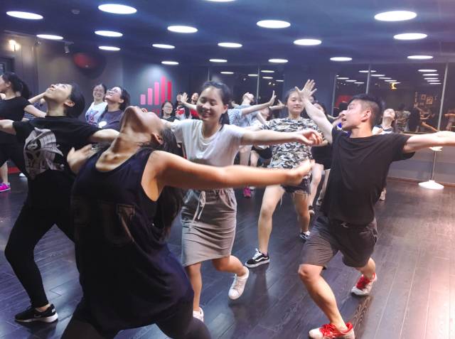 这4个脱颖而出的普通人，他们是如何做到的？