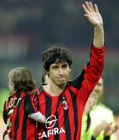 经典红色足球球衣,五大联赛经典球衣号码推荐