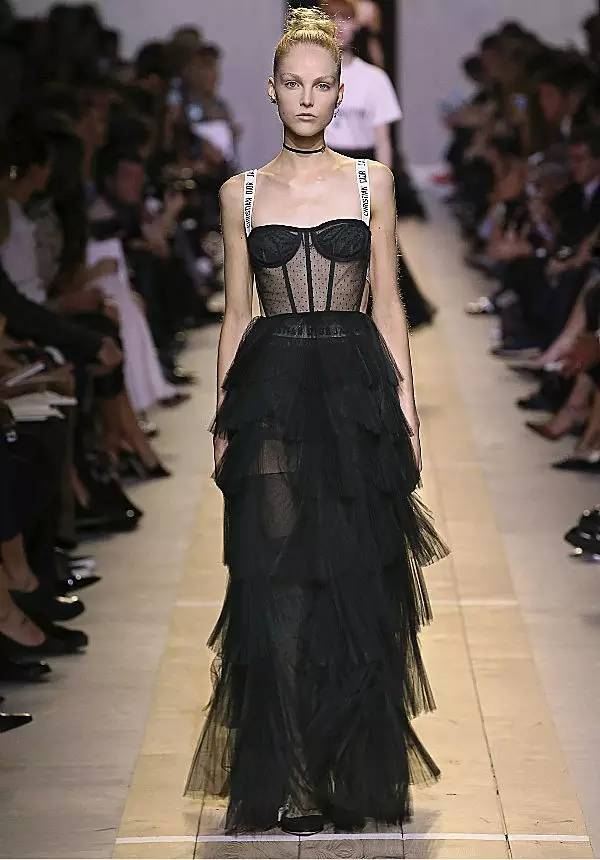 迪奥三十岁的年龄适合色号,迪奥30岁女士