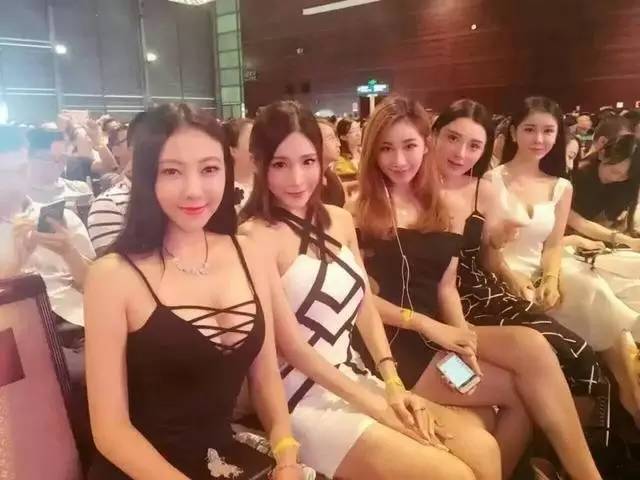 超模脸和网红脸的区别,你喜欢网红脸还是高级脸