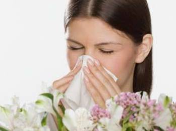 鼻子老打喷嚏用土办法,鼻子老是打喷嚏怎么物理处理