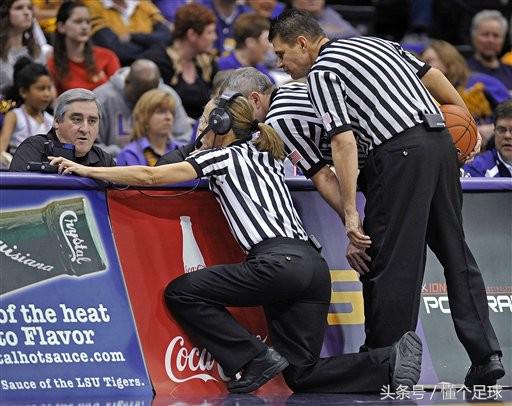 裁判瞎了眼出界,裁判退出