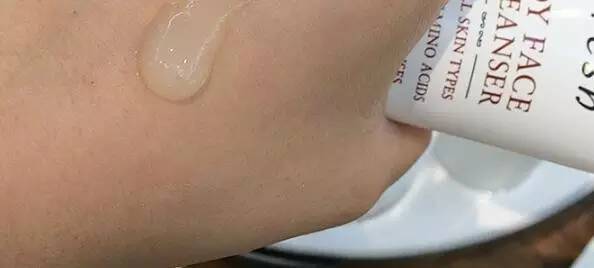 推荐一下最近很火的护肤品 (最近朋友推荐一款很好用的护肤品)