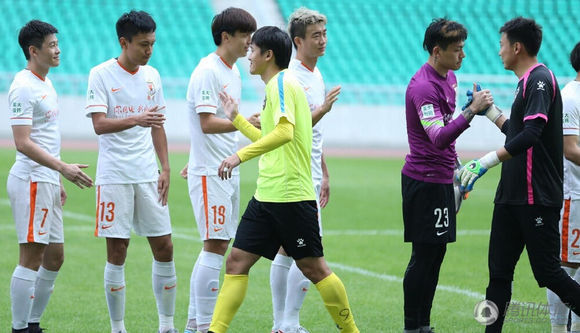 前鲁能队长因打架被扫地出门，35岁高龄依然状态良好