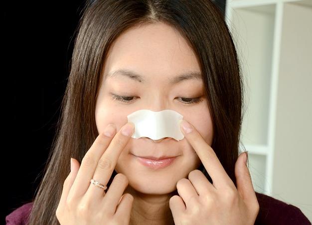 挤黑头留下的毛孔洞怎么办,乳房上的黑头粉刺怎么去掉