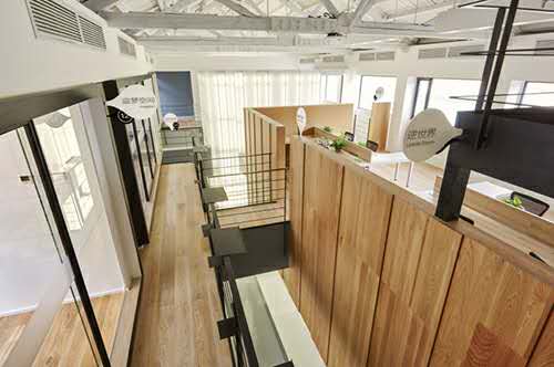 聚集15万行业精英，手握1.2亿融资，这位律师要干什么？