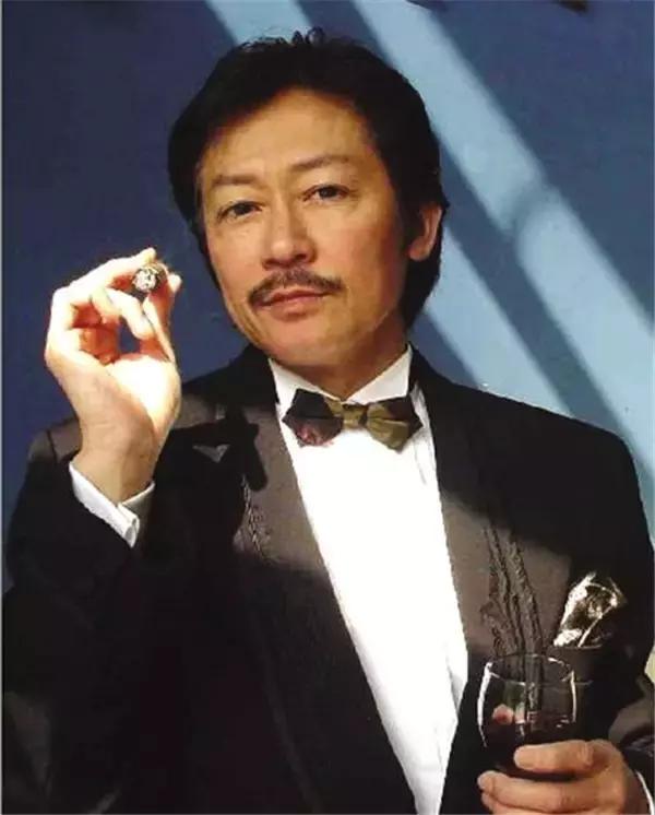 电影配乐大师，王家卫早期老板，香港电影全才小胡子