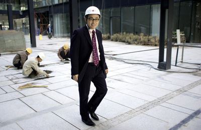 正装怎样穿不像推销员,正装怎么穿才不像卖房的