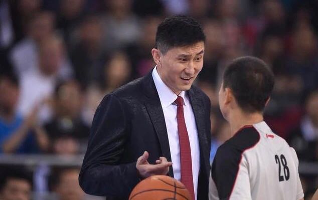 杜锋为什么在场边吹口哨,一语道破一针见血