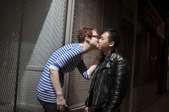 街头摄影师给陌生人拍照谈对象,摄影师街头给陌生人拍照