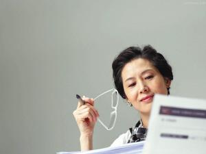 更年期怎么保养自己，犹如不老女神赵雅芝不老男神钟汉良