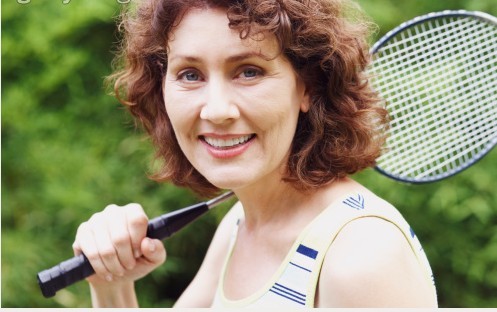 更年期怎么保养自己，犹如不老女神赵雅芝不老男神钟汉良