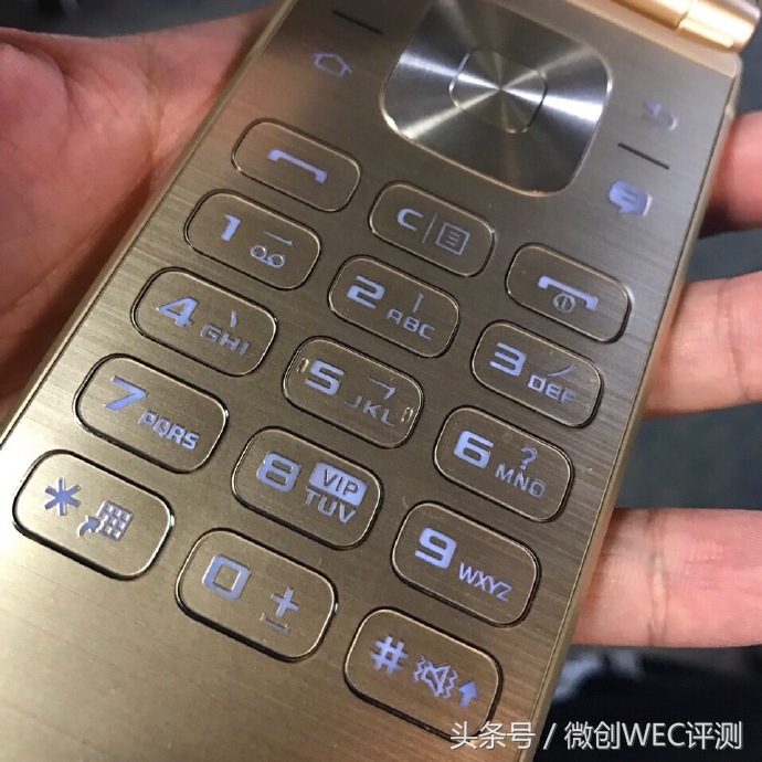 三星w2017现在还值得入手吗,三星w2017和w2017+的区别