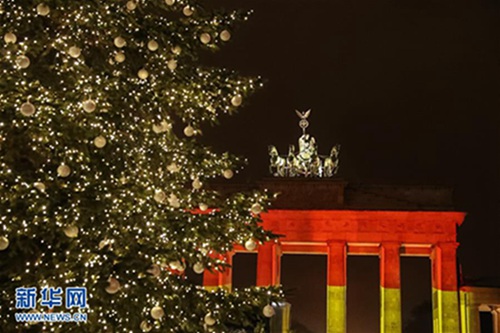 丧心病狂！恐怖分子吻别7岁女儿送其当“人肉*弹炸**”