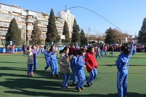 校园采风广播稿,校园风彩泥